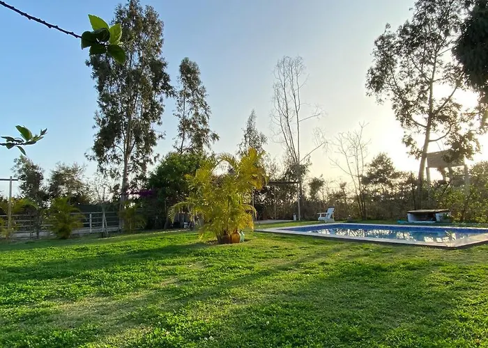 Casa De Campo Con Piscina En Asia